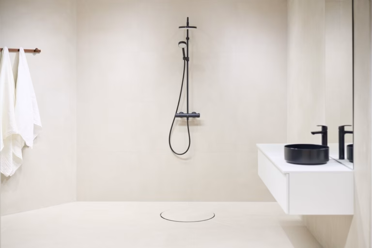 Vieser Dot design golvbrunn med kakelbar lock